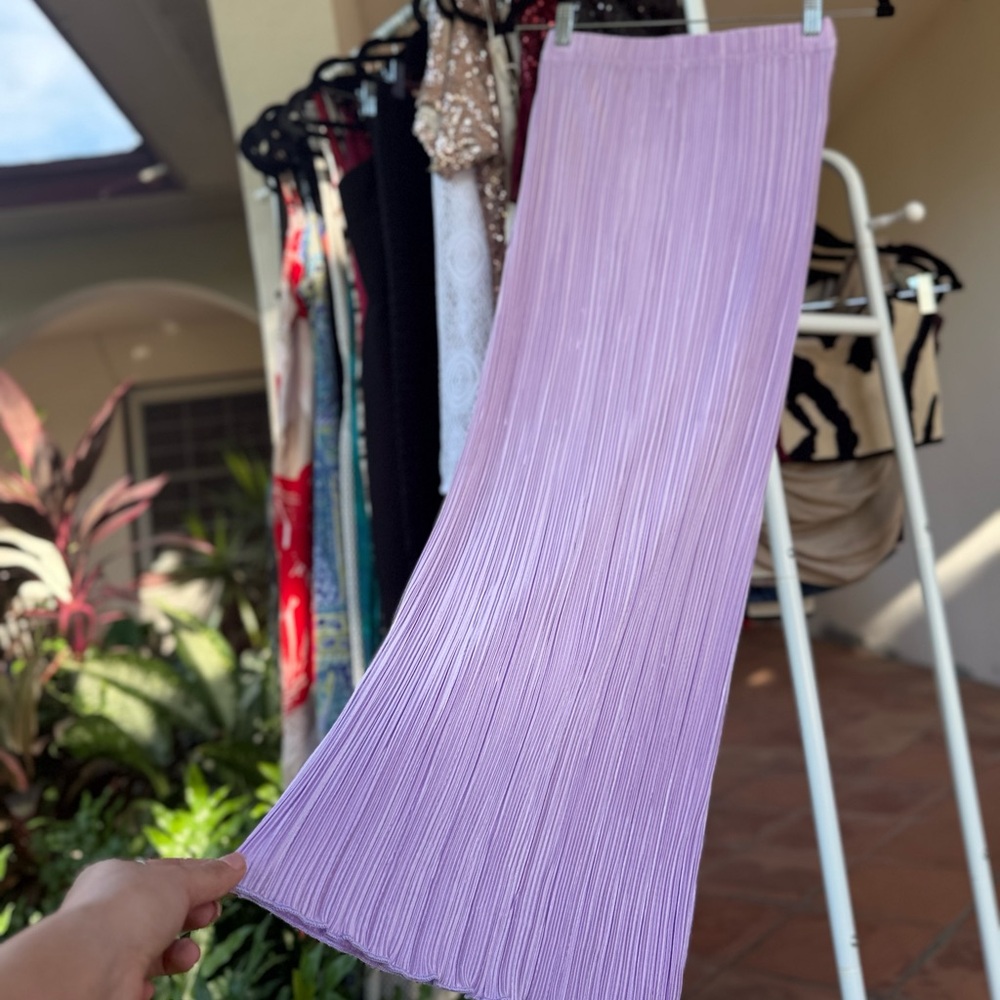 Chic Lilac Satin Ribbed Maxi Skirt